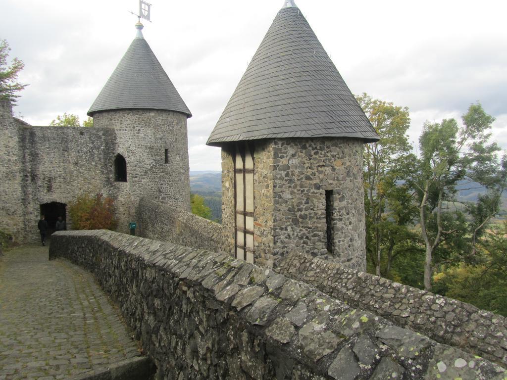 Hotel Zur Burg Nuerburg Kültér fotó