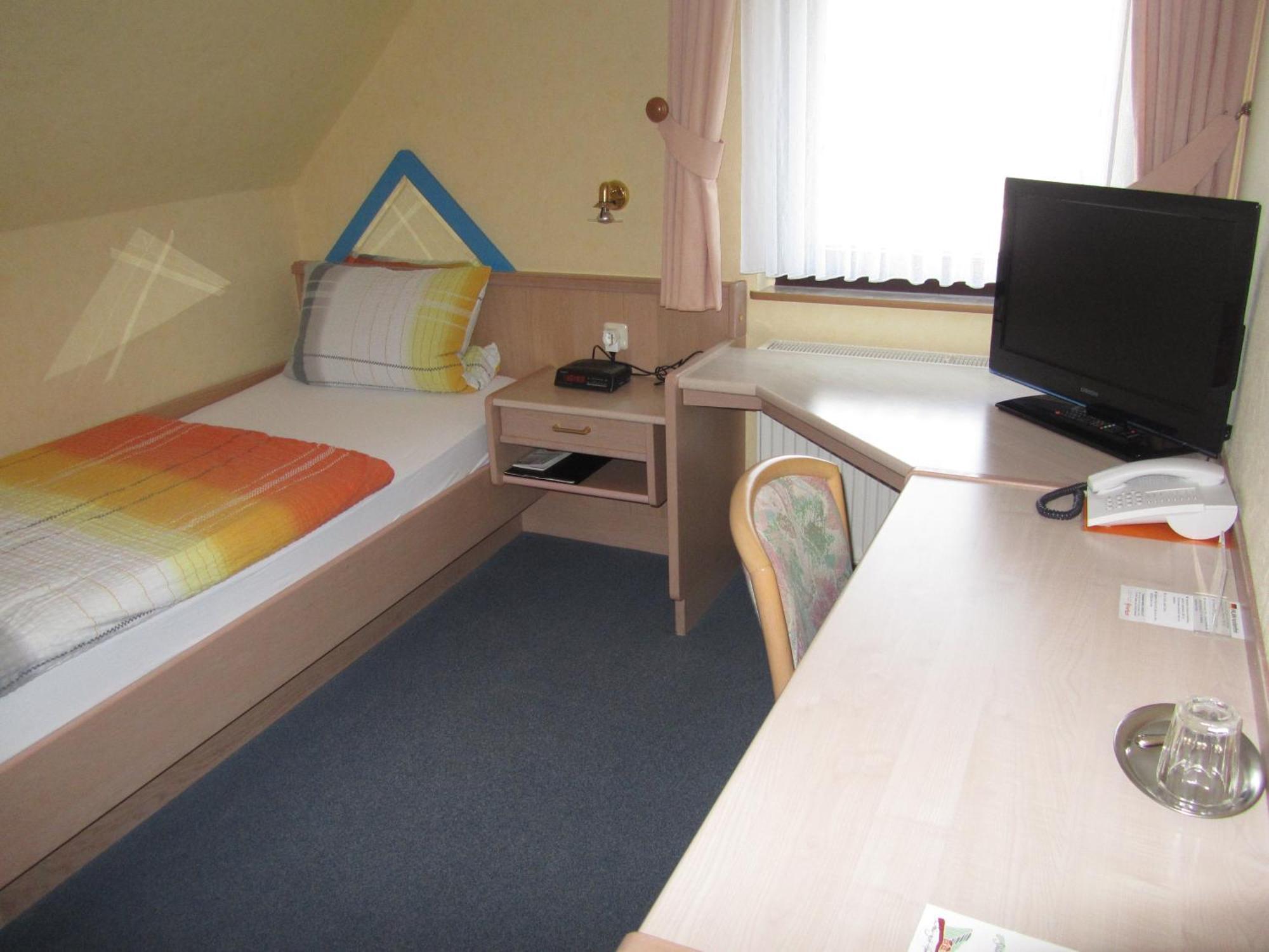 Hotel Zur Burg Nuerburg Szoba fotó