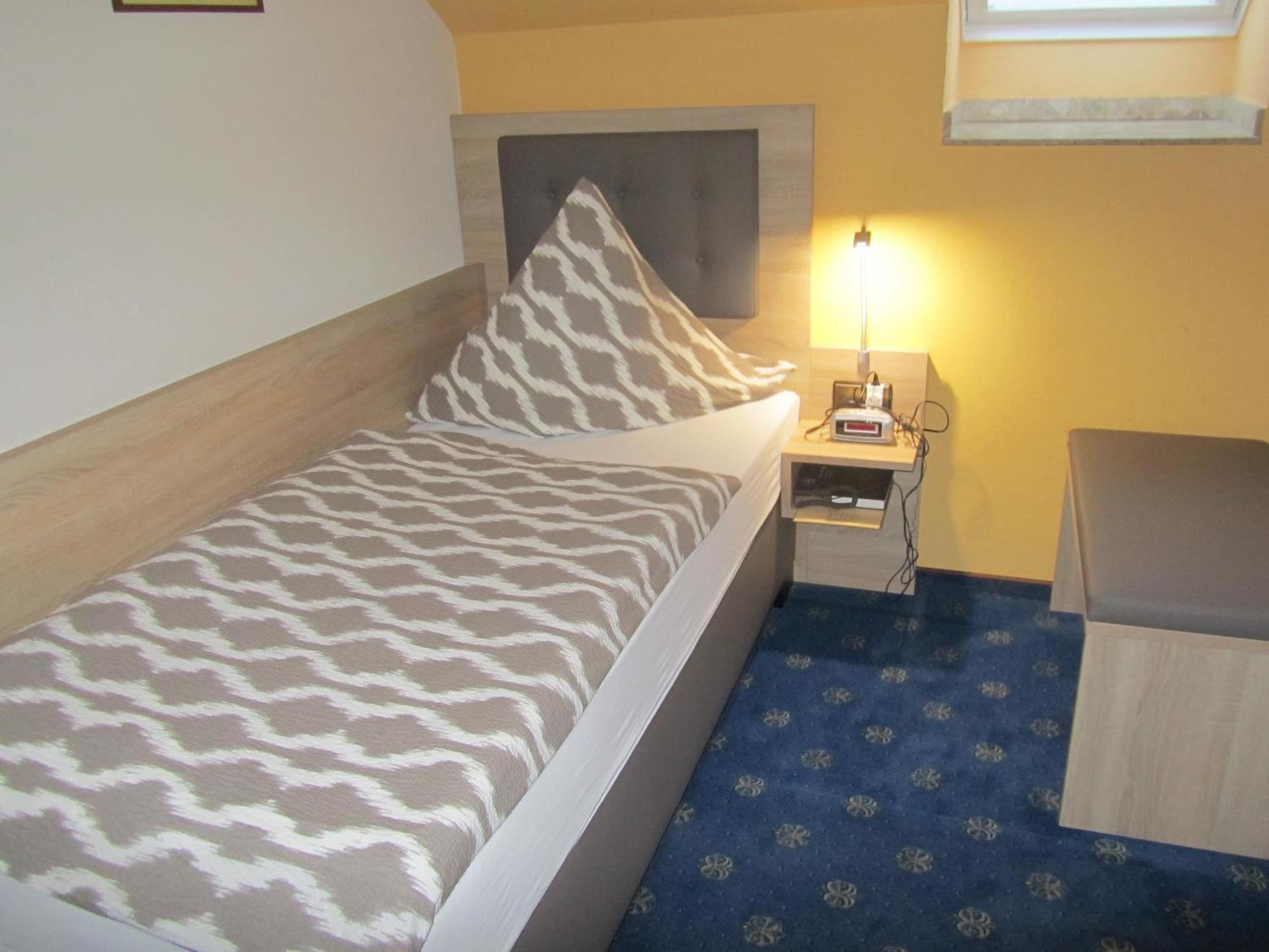 Hotel Zur Burg Nuerburg Szoba fotó