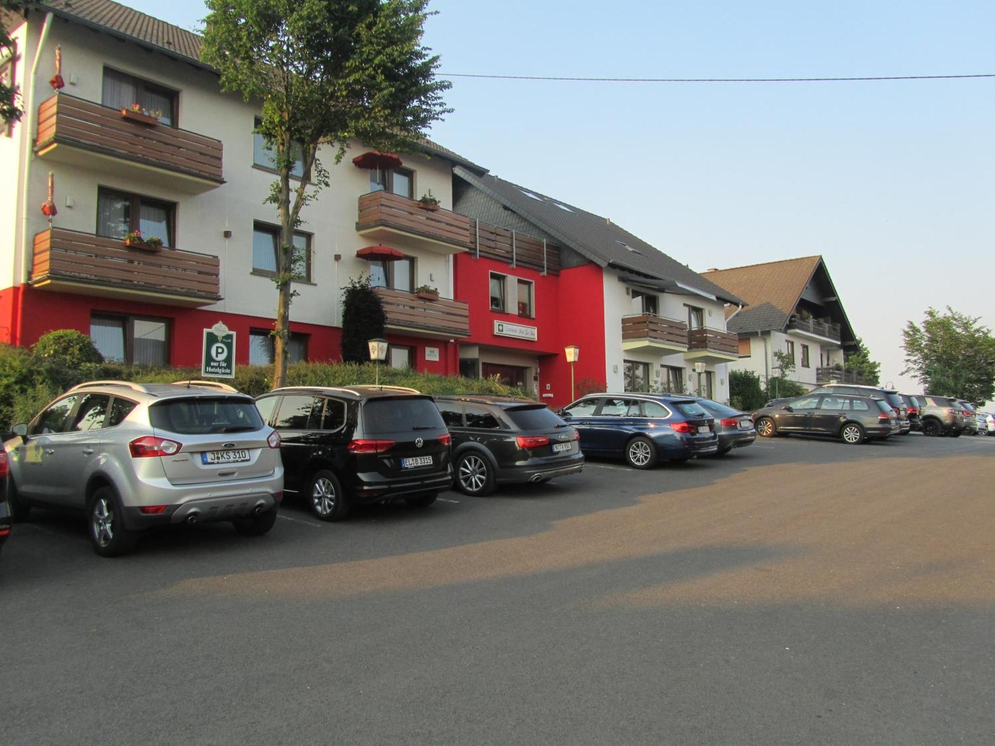Hotel Zur Burg Nuerburg Kültér fotó