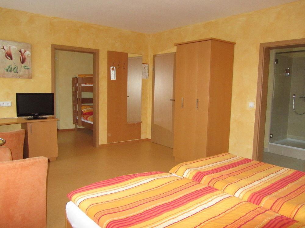 Hotel Zur Burg Nuerburg Kültér fotó
