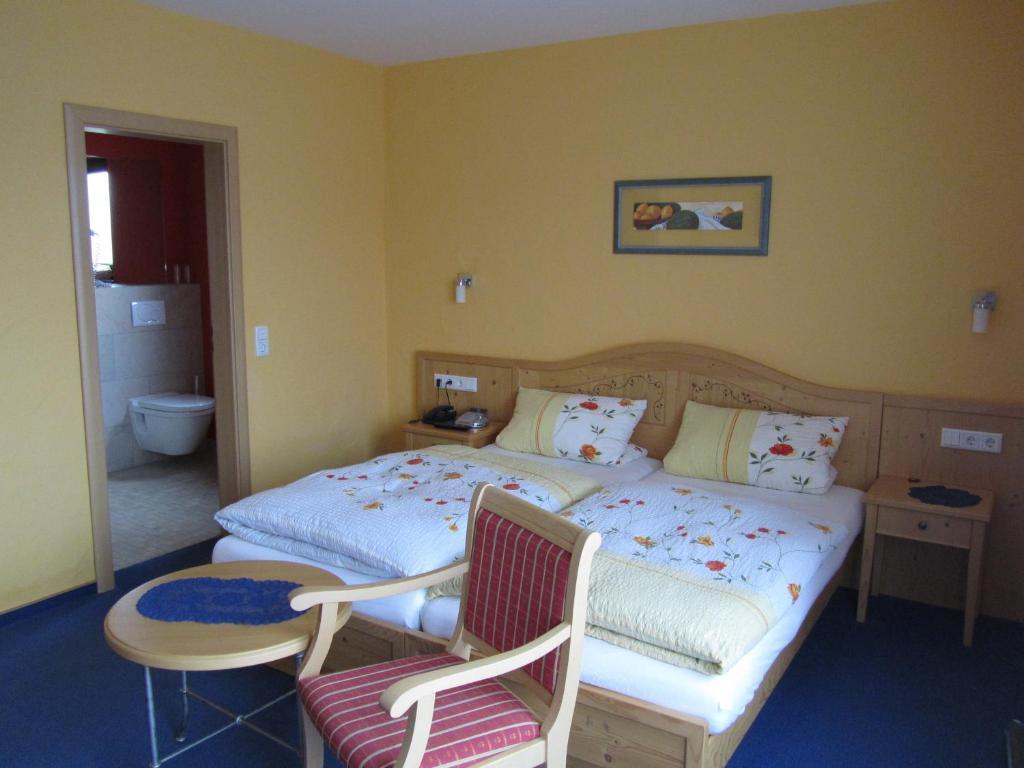 Hotel Zur Burg Nuerburg Szoba fotó
