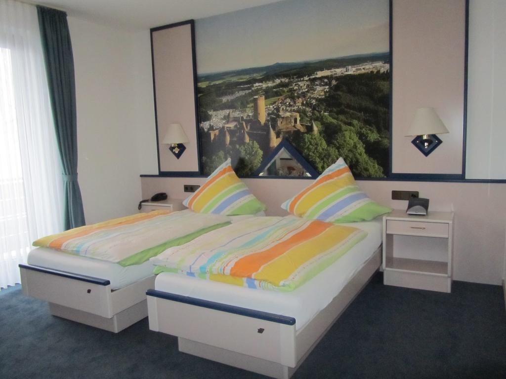 Hotel Zur Burg Nuerburg Kültér fotó