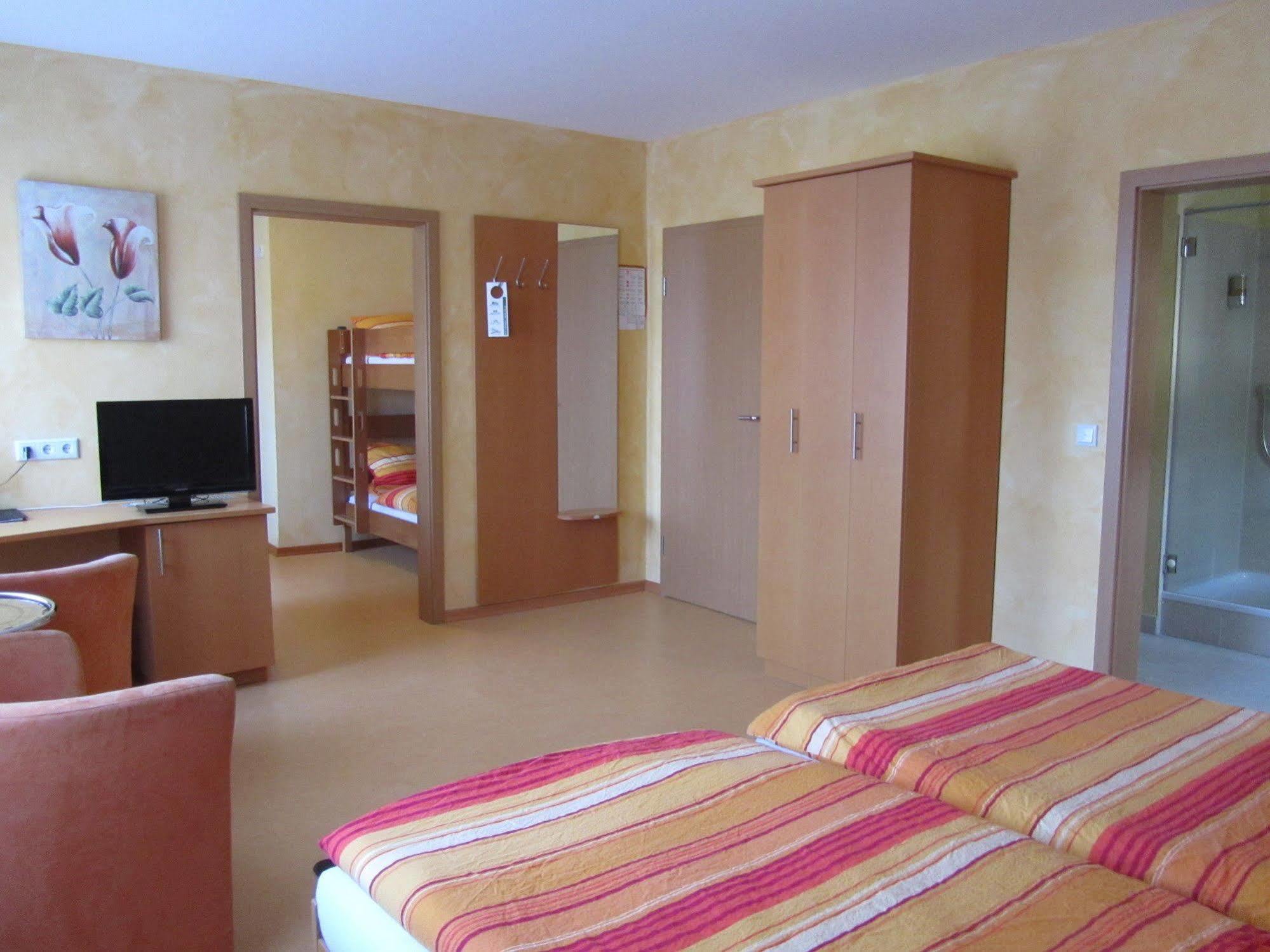 Hotel Zur Burg Nuerburg Kültér fotó
