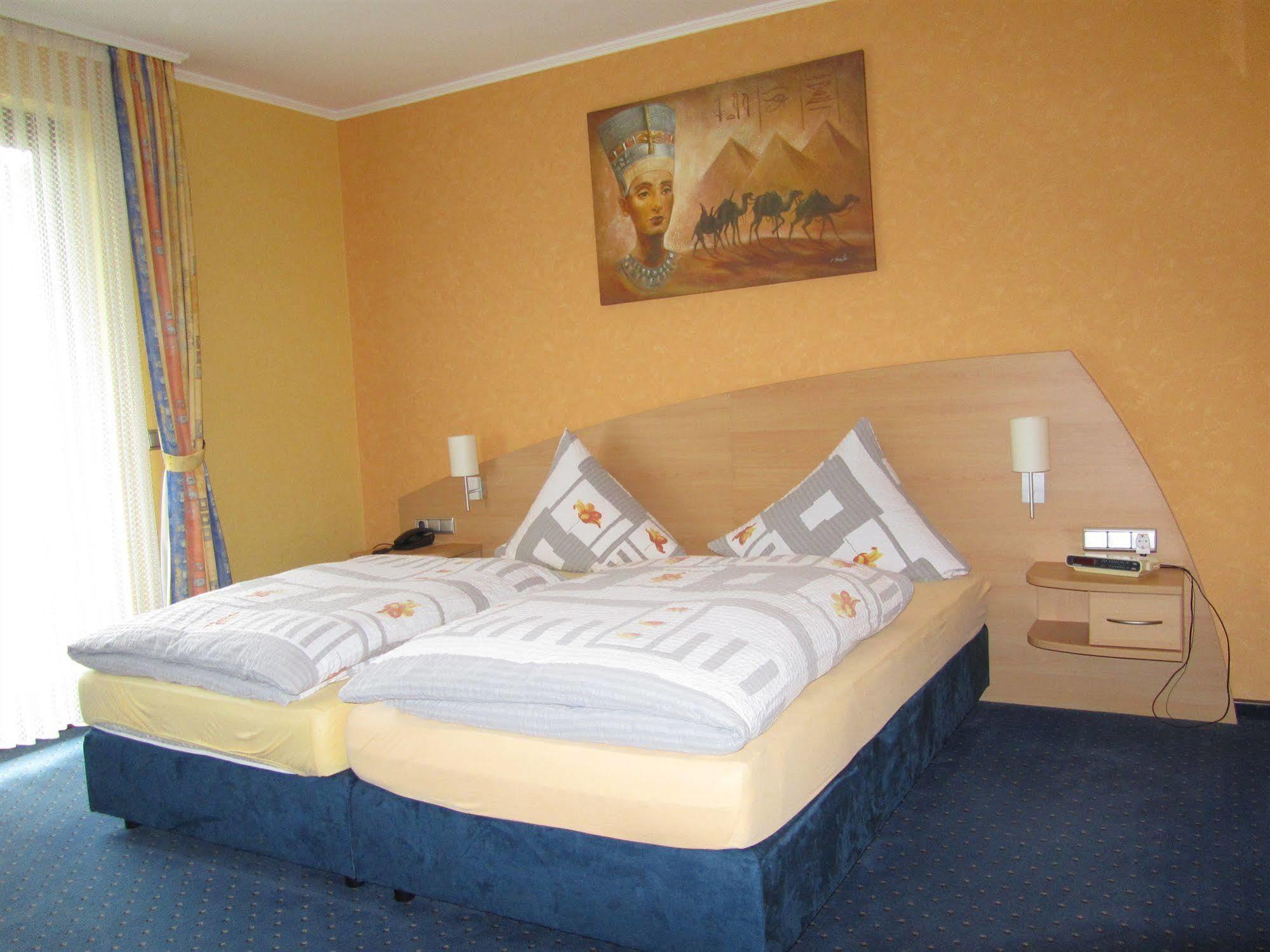 Hotel Zur Burg Nuerburg Kültér fotó