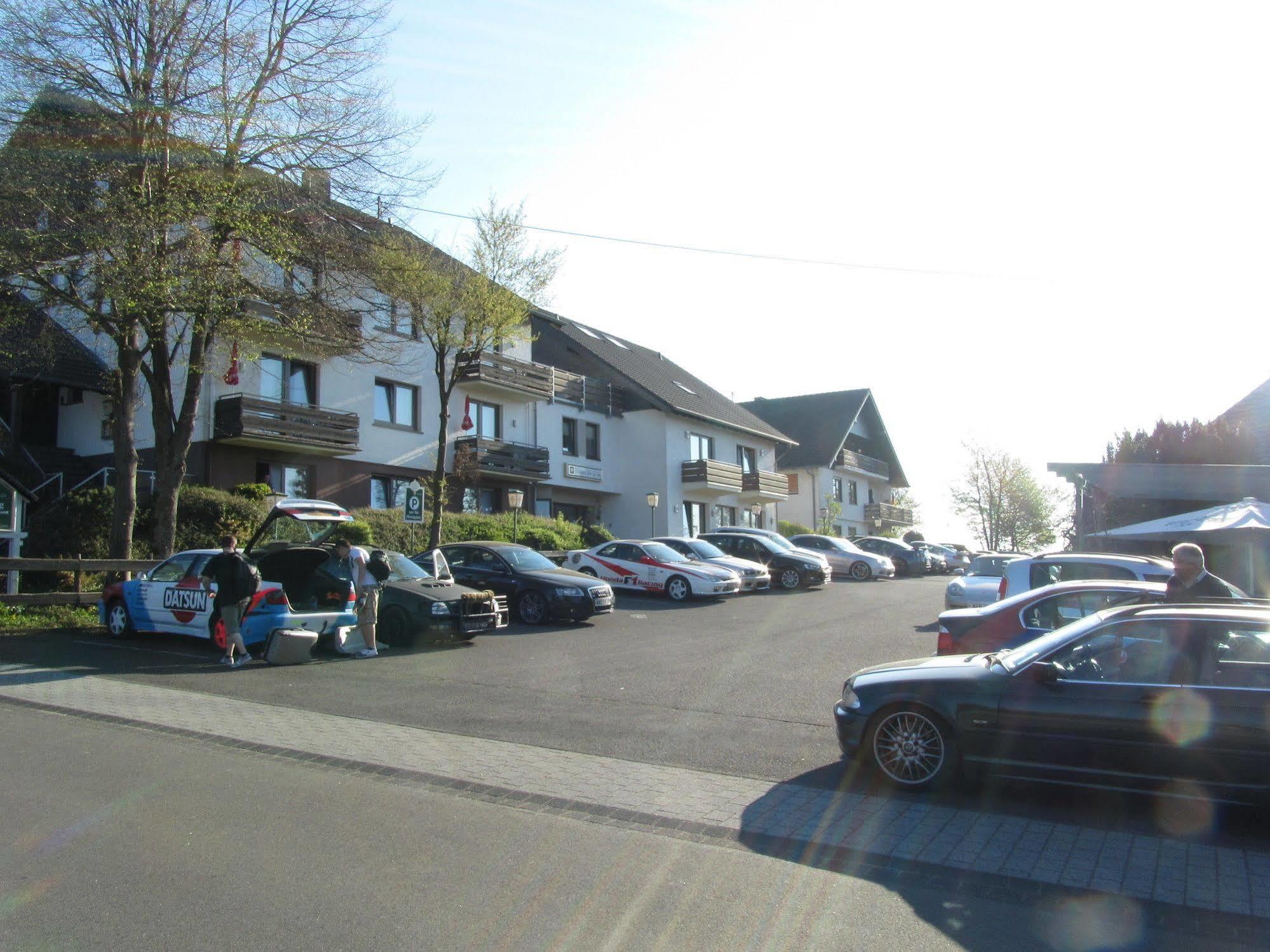 Hotel Zur Burg Nuerburg Kültér fotó