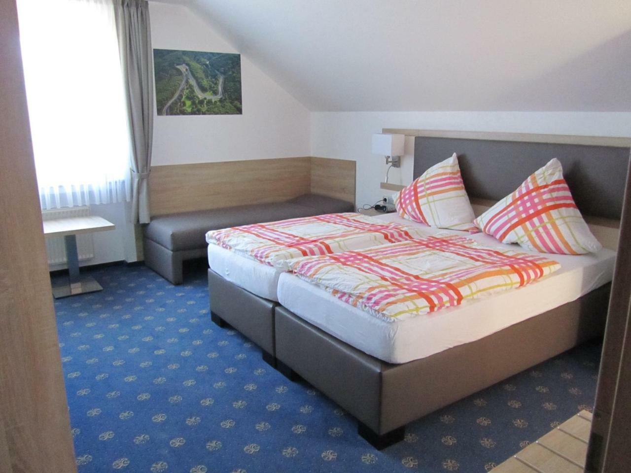 Hotel Zur Burg Nuerburg Kültér fotó