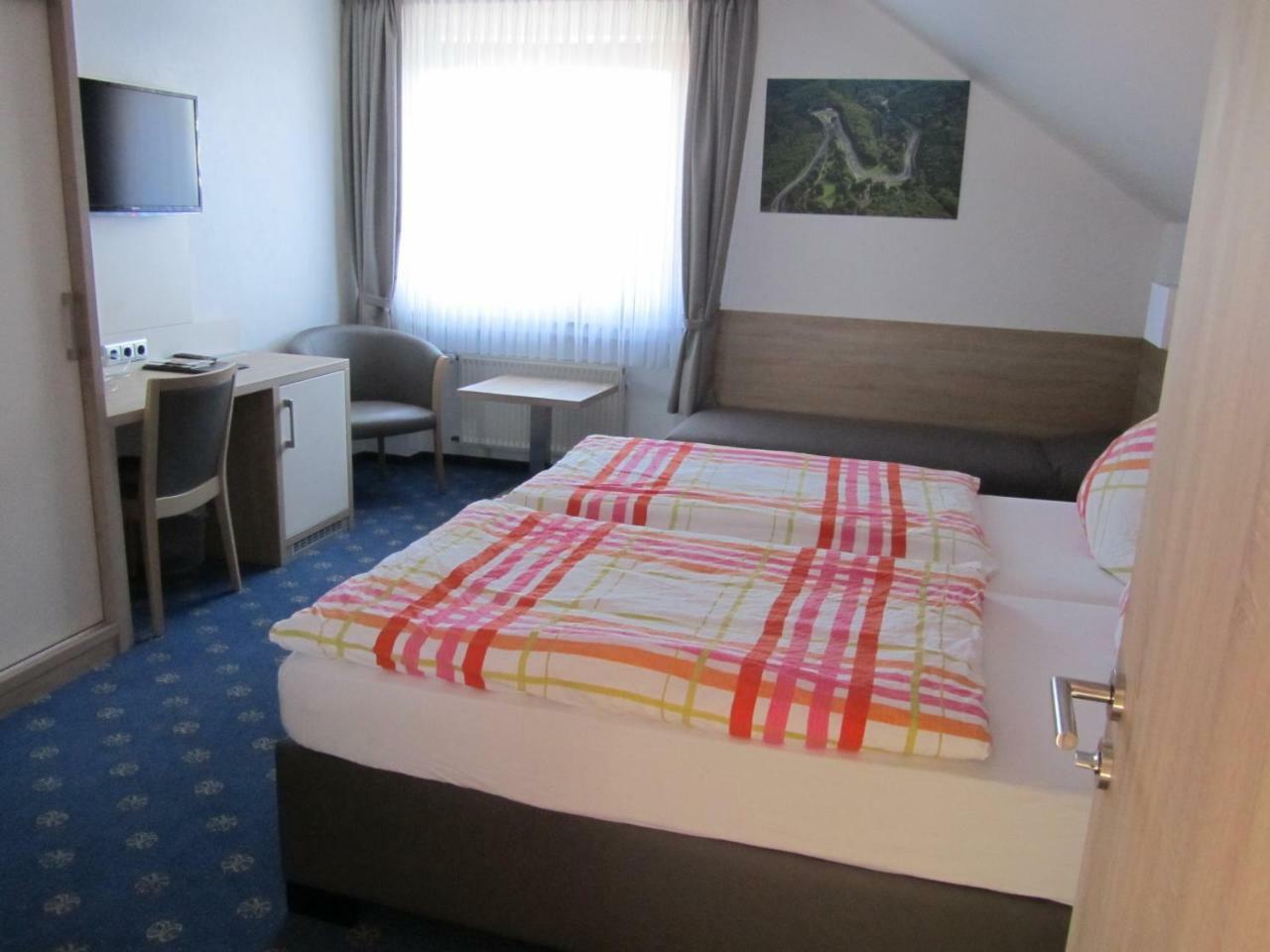 Hotel Zur Burg Nuerburg Kültér fotó